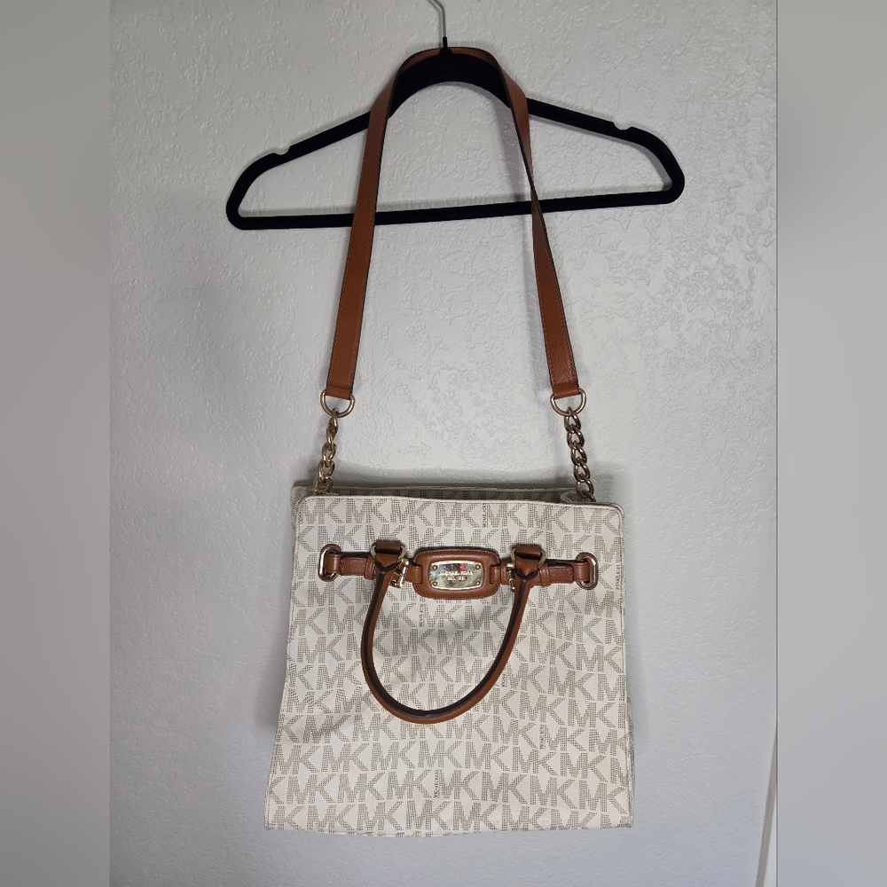 Michael Kors Hamilton Large Signature 1981 East West Tote Vanilla